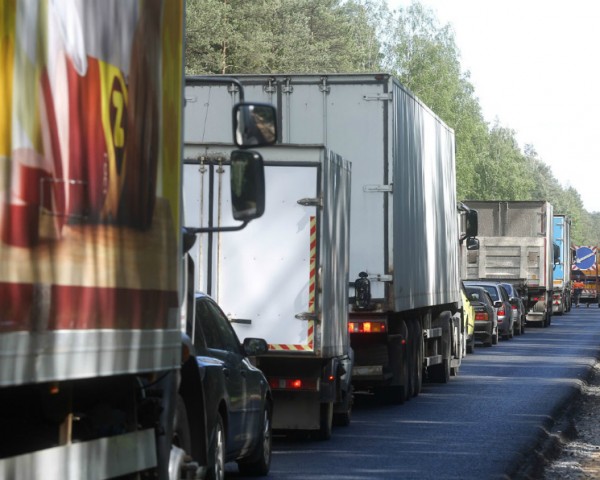 Производители продовольствия просят власти не запрещать въезд транспорта из ЕС