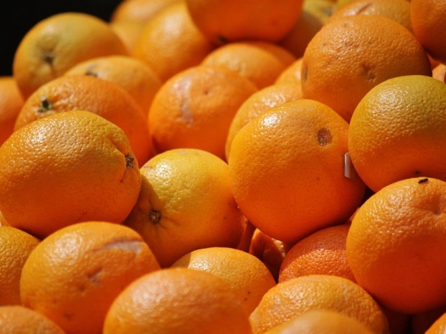 Ритейлеры предупредили о задержках поставок импортных овощей и фруктов