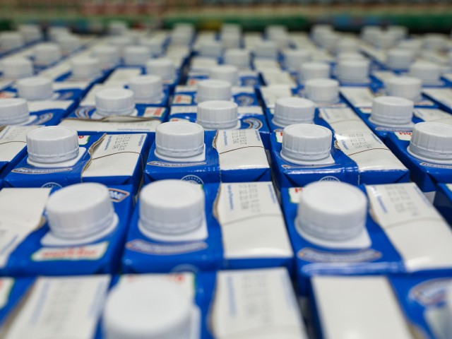 Производители молочной продукции просят централизованно распределять упаковку